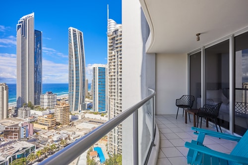 Oceanview 3 Bedroom Apartment in Heart of Surfers 4 Serain Residences