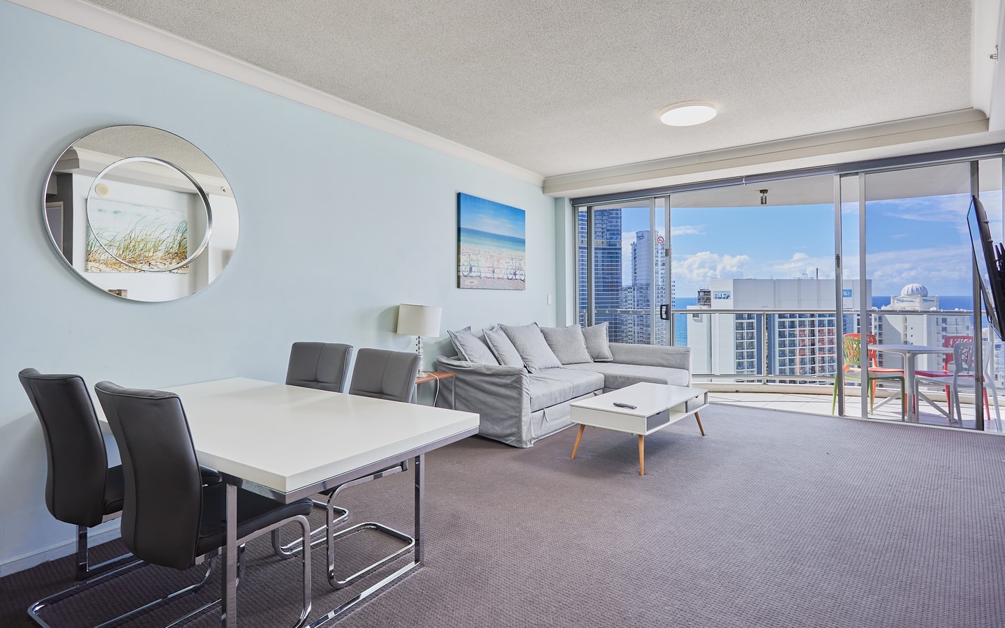 Oceanview 3 Bedroom Apartment in Heart of Surfers 10 Serain Residences