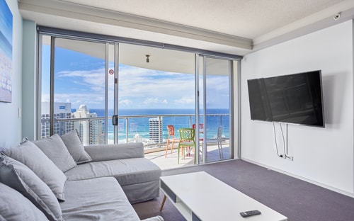 Oceanview 3 Bedroom Apartment in Heart of Surfers 6 Serain Residences
