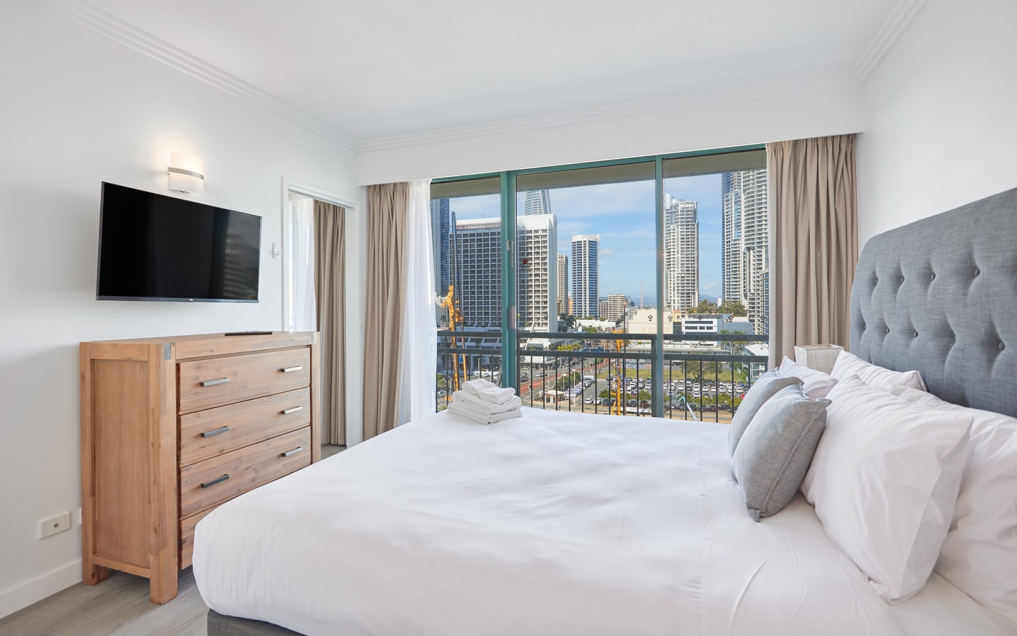 Sea view one-bedroom in central Crown building 6 Serain Residences