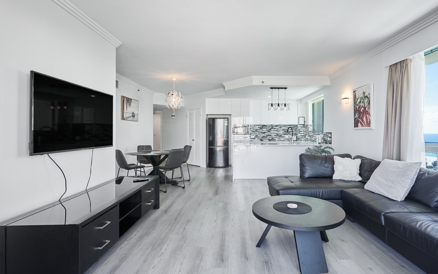 Sea view one-bedroom in central Crown building 4 Serain Residences