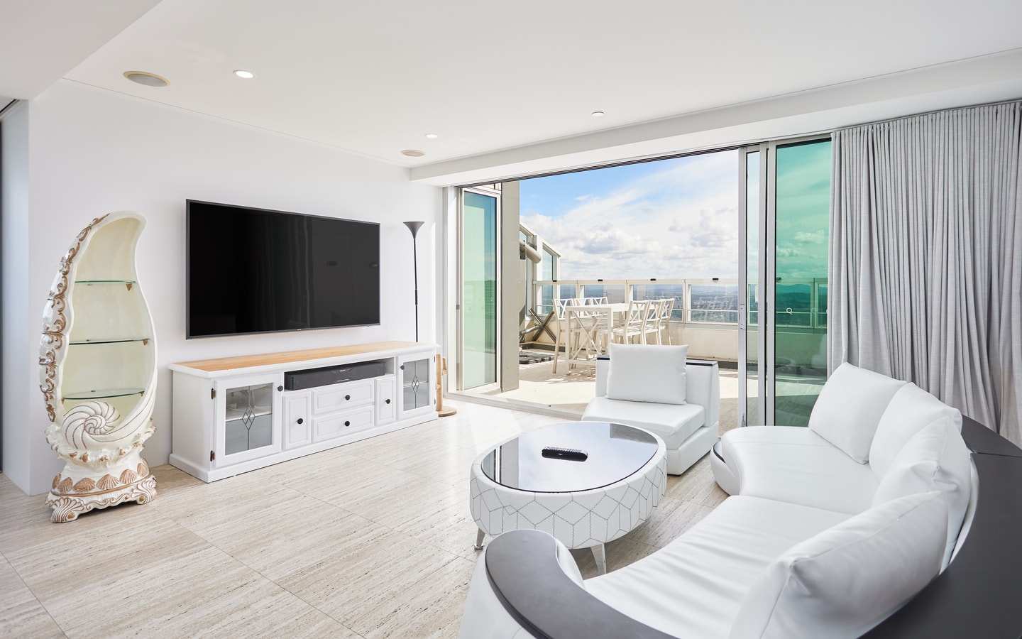 Spectacular OceanView Sub-Penthouse CentralSurfers 6 Serain Residences