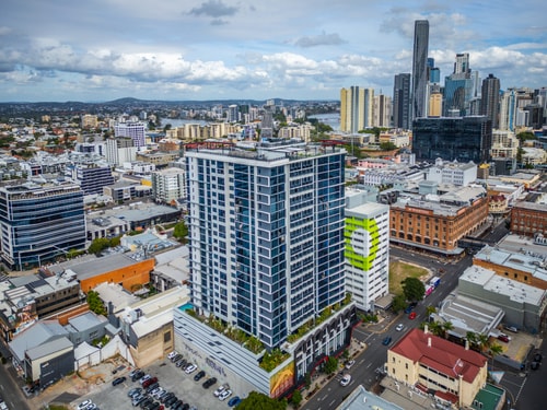 Cozy Two bedroom Apartment with Parking 20 Serain Residences