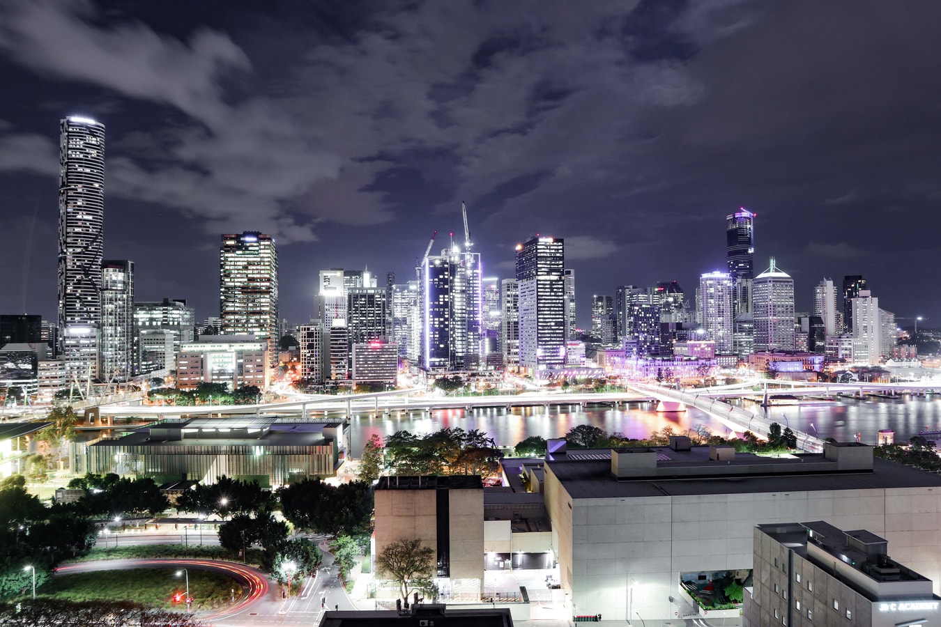 Modern Style River View 2Bedroom  Apt + Parking 19 Serain Residences