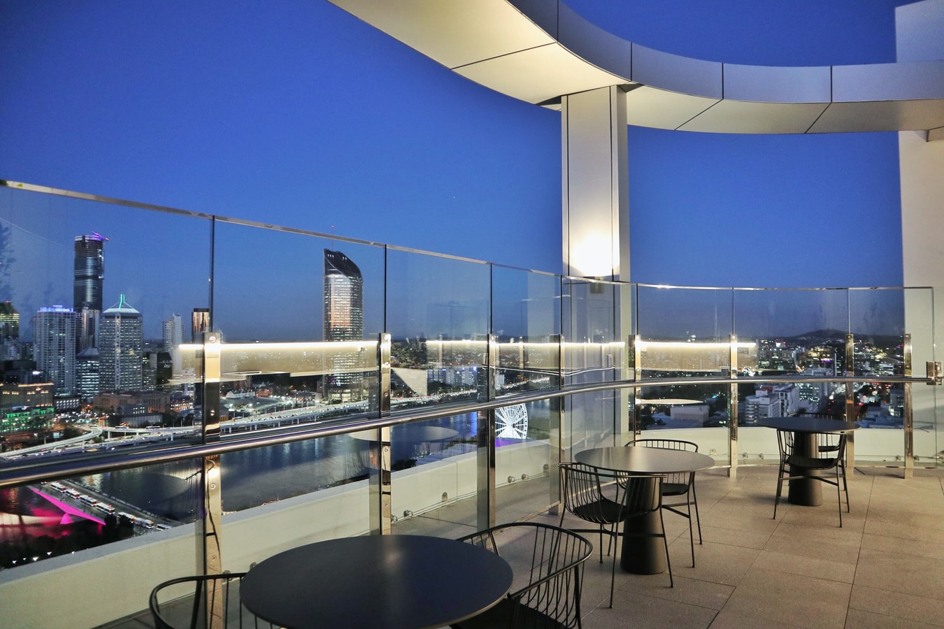 Modern Style River View 2Bedroom  Apt + Parking 18 Serain Residences