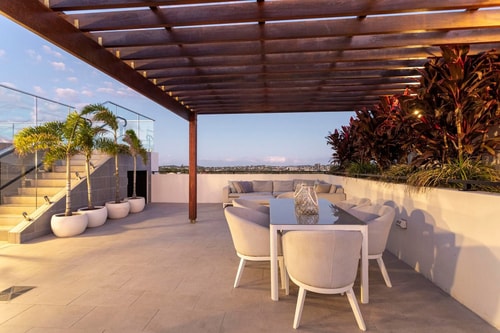 East Brisbane 1bed unit with Rooftop pool +Parking 11 Serain Residences
