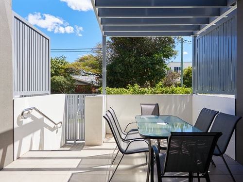 Exquisite and Stylish Villa in Surfers Paradise 4 Serain Residences