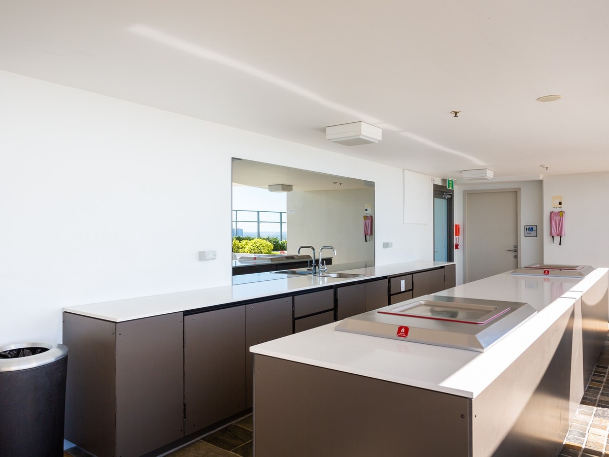 Sea Side Comfortable Apartment in Surfers Paradise 16 Serain Residences