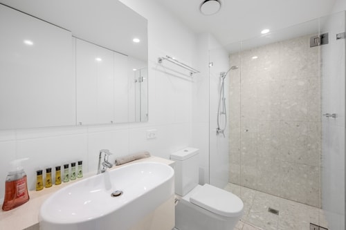 Lakefront Modern 2 BDR Apt with 2 Parking Kingston 8 Serain Residences