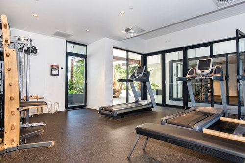 Comfortable 2BR w/ Pool, Gym & BBQ | Free Parking 17 Serain Residences