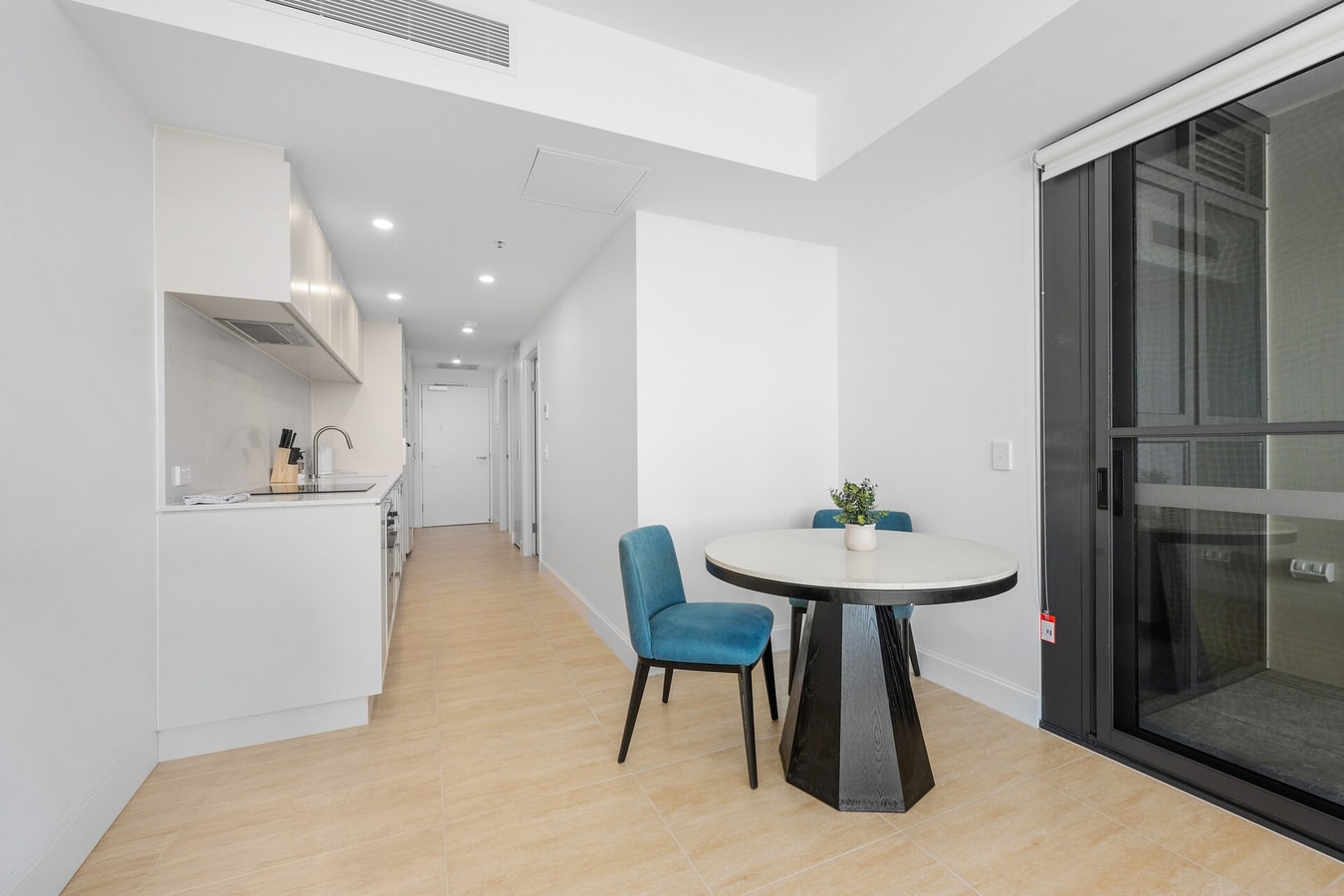 Stylish 1BDR Sunlit Apartment w Rooftop Pool & Gym 19 Serain Residences