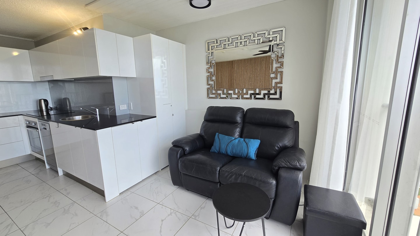 Beachside Ocean View 1BR Apartment Central Surfers 4 Serain Residences