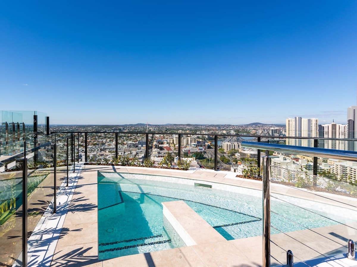 Bright and Sunny 1Bedroom Apartment + Rooftop Pool 3 Serain Residences