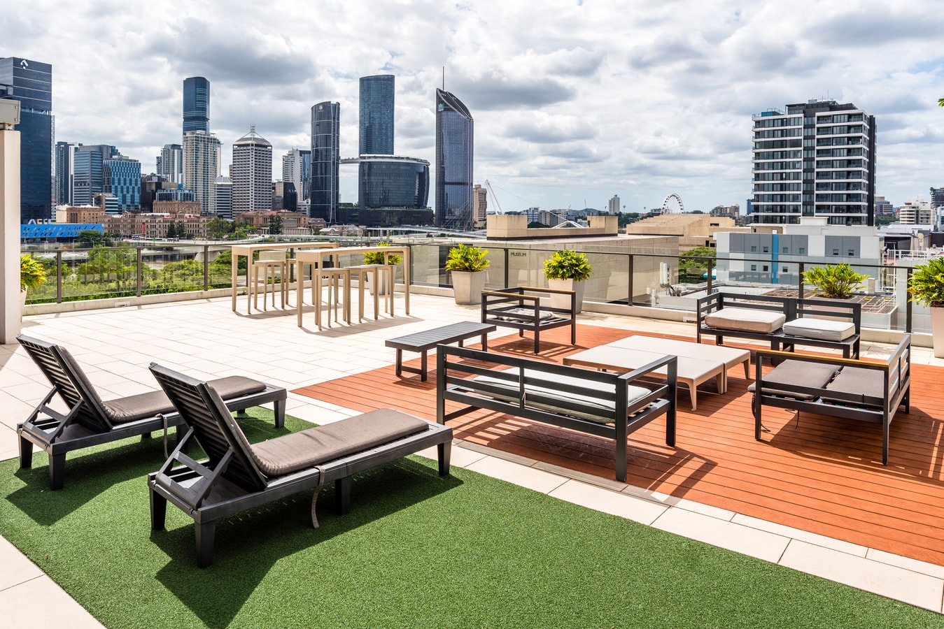 City-Center Cozy 2BDR Apartment with Parking 4 Serain Residences