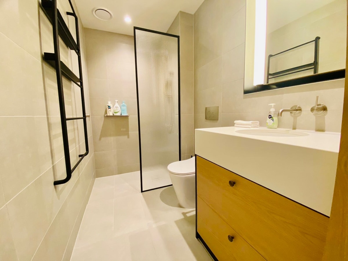 Urban 1BRD Living Minutes to Crown & Riverside 5 Serain Residences