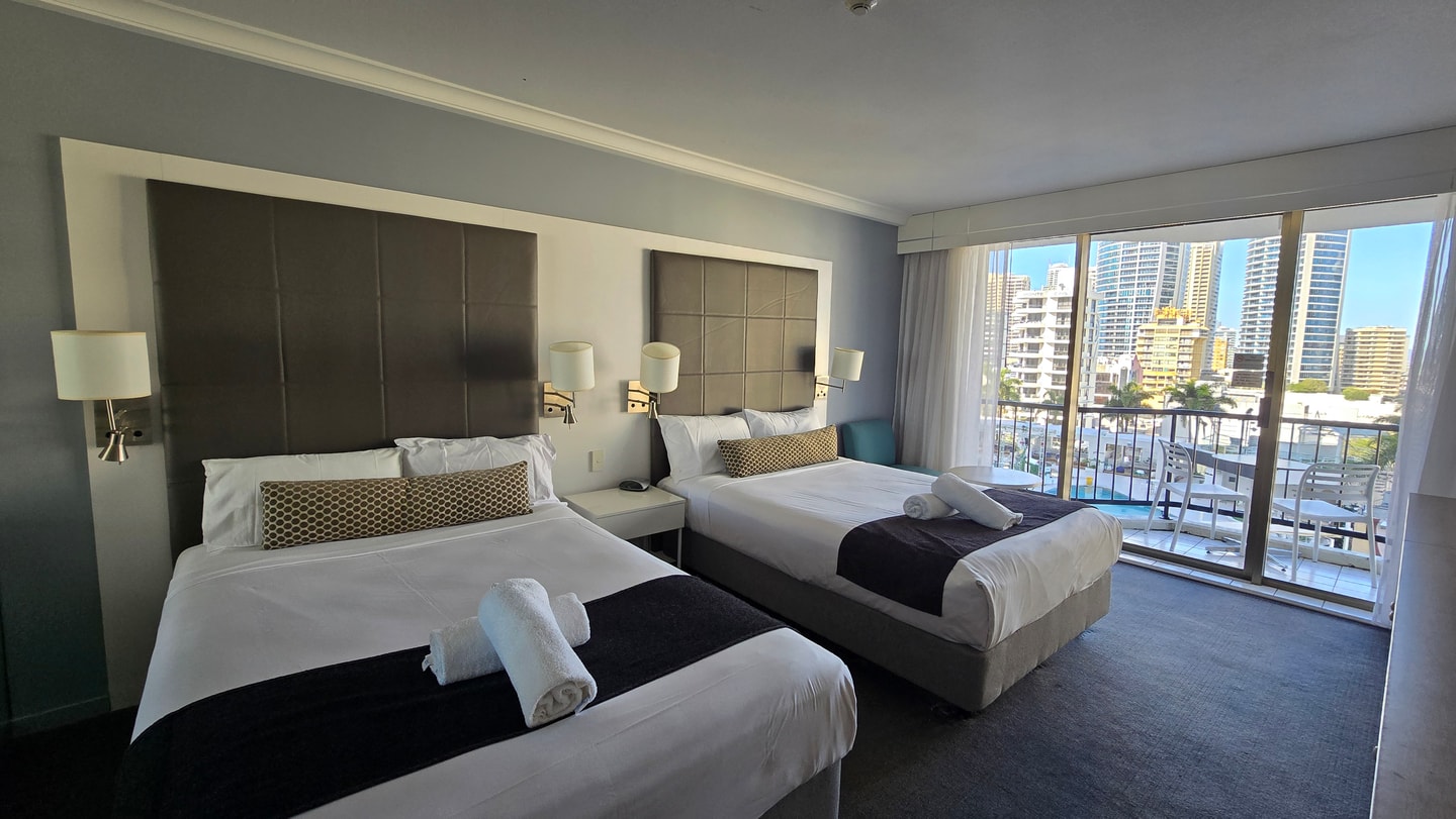 Centre Location 2 Double-bed Hotel Room in Surfers 4 Serain Residences