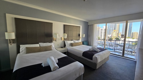Centre Location 2 Double-bed Hotel Room in Surfers 4 Serain Residences