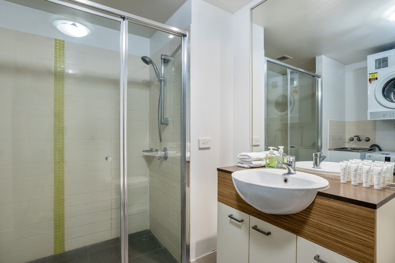 Modern 2BR in Brisbane CBD | Pool | Gym | Parking 3 Serain Residences