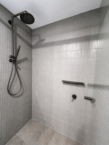Modern 1BR Gym & Parking | Easy to Tram & City 5 Serain Residences