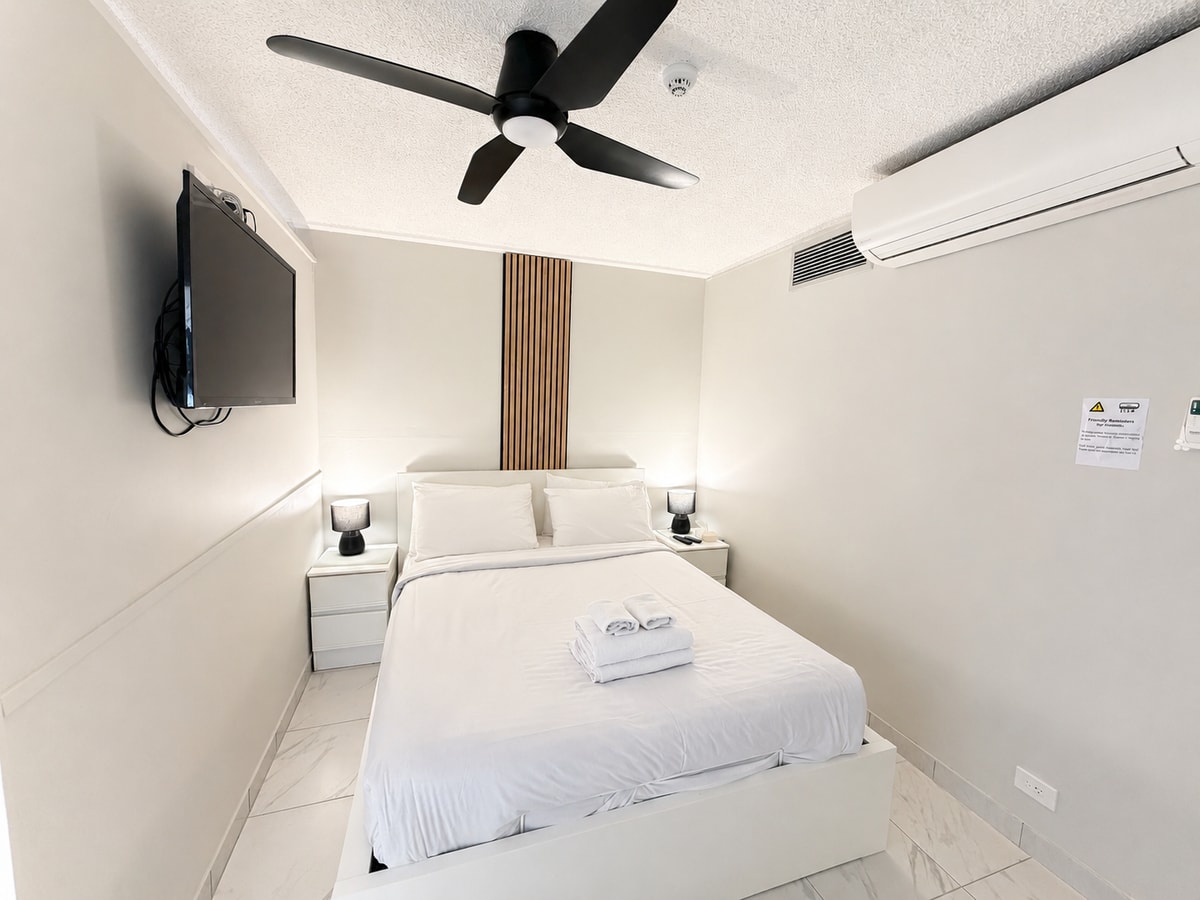 Beachside Ocean View 1BR Apartment Central Surfers 9 Serain Residences