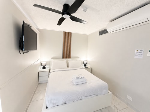 Beachside Ocean View 1BR Apartment Central Surfers 9 Serain Residences