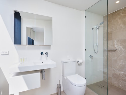 Comfy 2BR Apartment Central Surfers w/Parking 8 Serain Residences