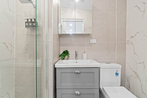 Stylish 2BR Retreat | Walk to Shops & 12min to CBD 14 Serain Residences