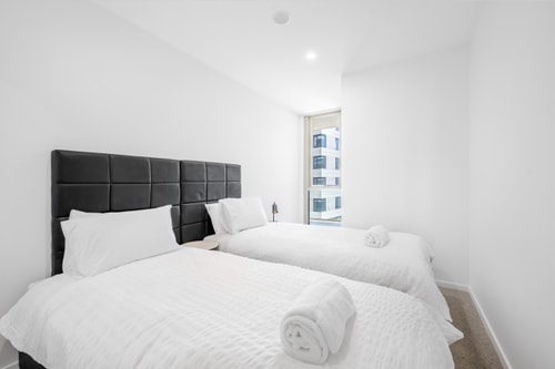 Modern 2BDR Apt in Phillip Gym | Pool | Parking 2 Serain Residences