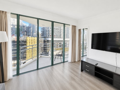 Sea View 1Bedroom Central Crown Building w/Parking 18 Serain Residences