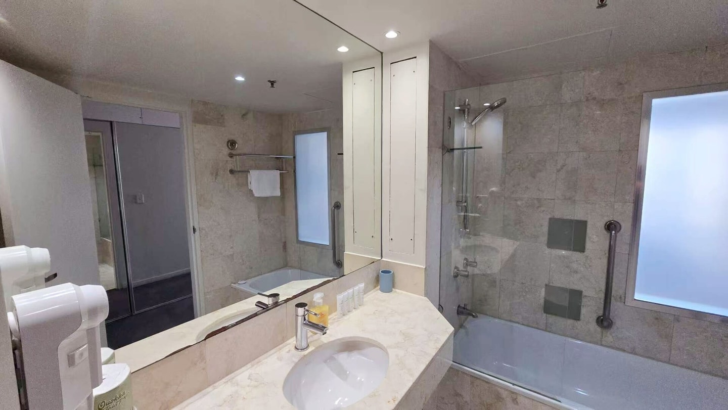 Central Located 2 Double-bed Hotel Room in Surfers 11 Serain Residences