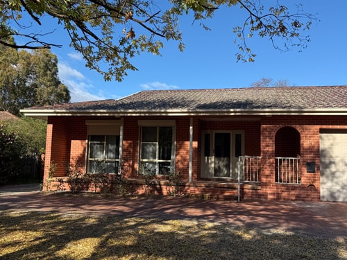 Walk to ANU & Civic | Leafy Private Room in Turner 5 Serain Residences