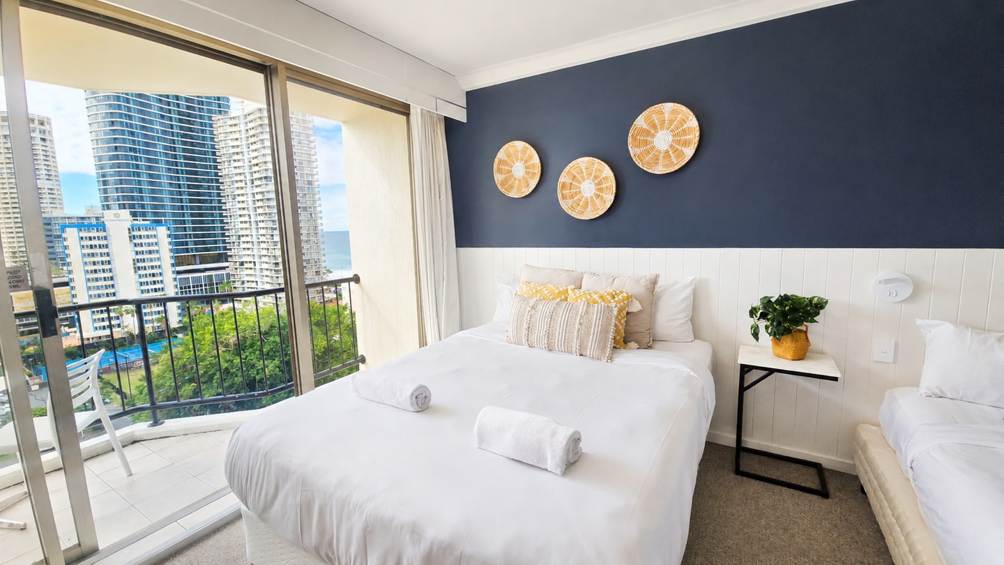 Stylish Hotel Room | near Beach & Tram | Max 4 5 Serain Residences