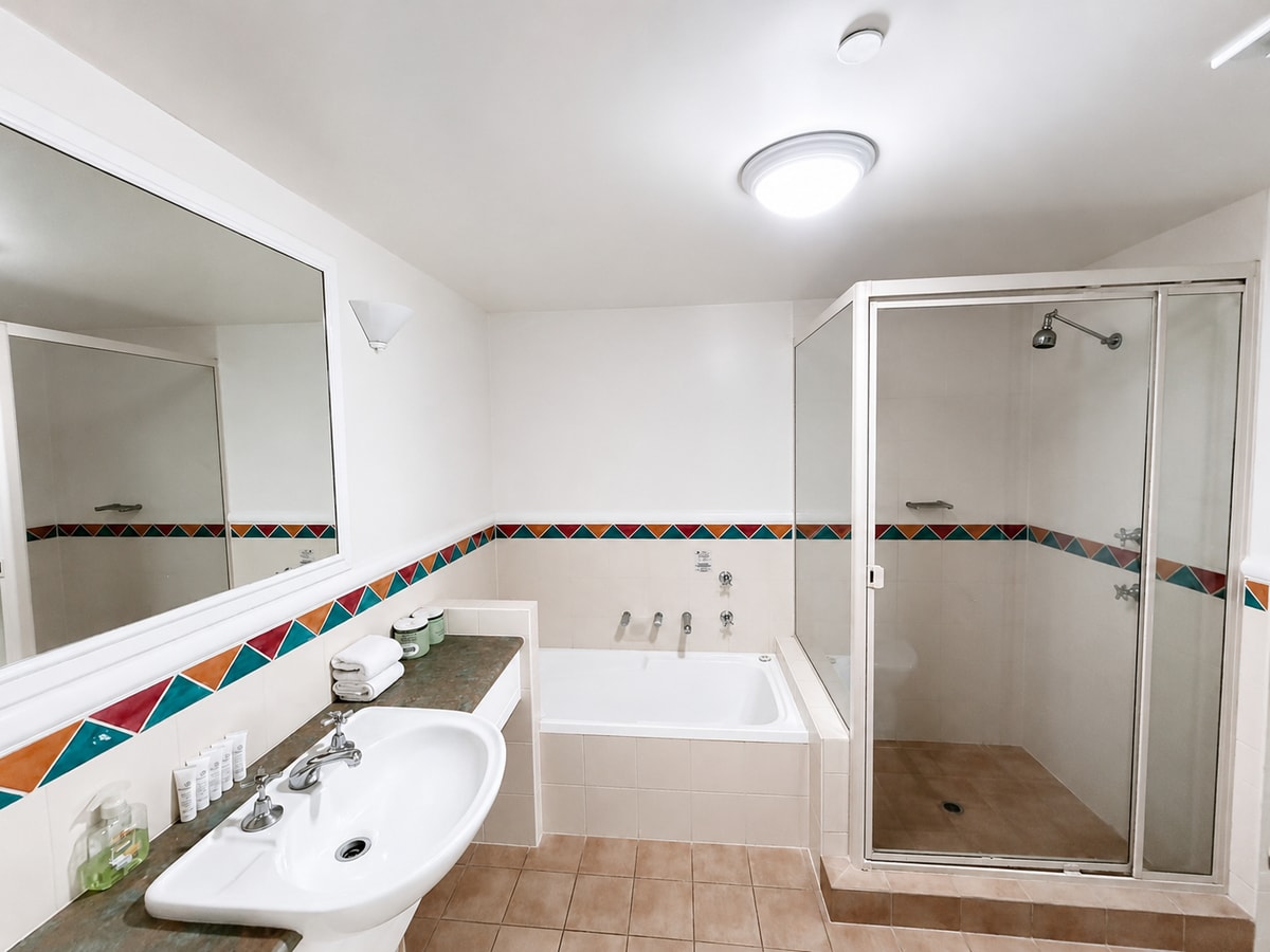 Crown Towers Stunning 1Bedroom Apt 3-min to Beach 4 Serain Residences
