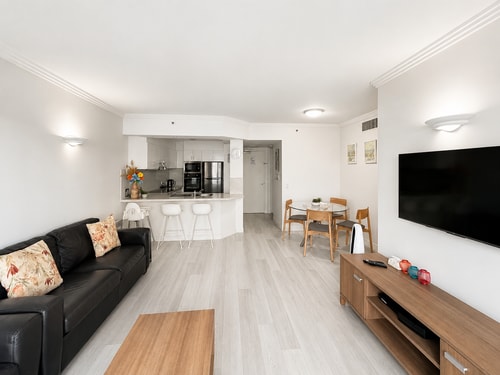 Crown Towers Stunning 1Bedroom Apt 3-min to Beach 12 Serain Residences