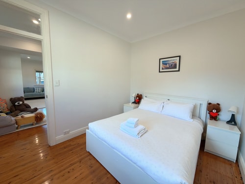 Burwood 4BR Family Home | Fast WiFi & Free Parking 17 Serain Residences