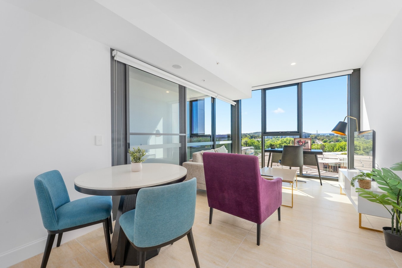 Stylish 1BDR Sunlit Apartment w Rooftop Pool & Gym 8 Serain Residences