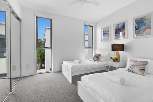 Water View Modern Three-level Townhouse in Carrara 2 Serain Residences