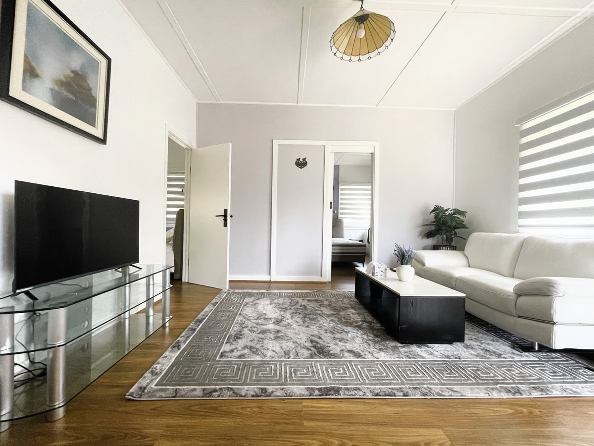 Cozy 2BDR Stay in Central Leura | Steps to Shops Serain Residences