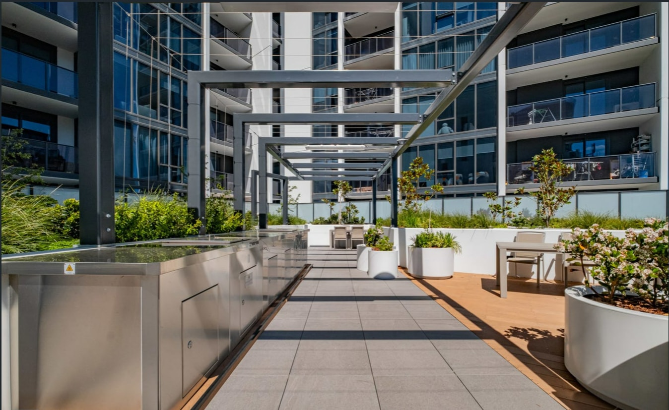 Modern One-bedroom in Phillip with Parking 16 Serain Residences