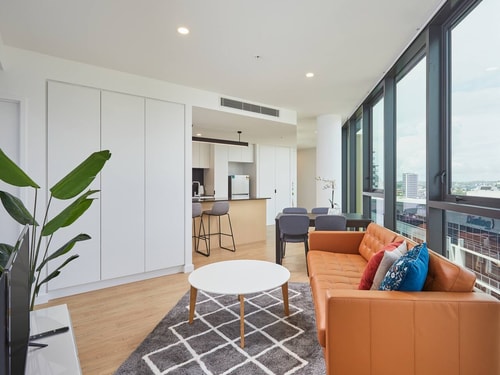 Artistic South Bank 2Bed Apartment+Free parking 3 Serain Residences