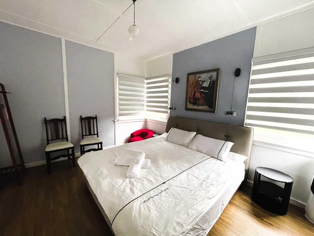 Cozy 2BDR Stay in Central Leura | Steps to Shops 2 Serain Residences