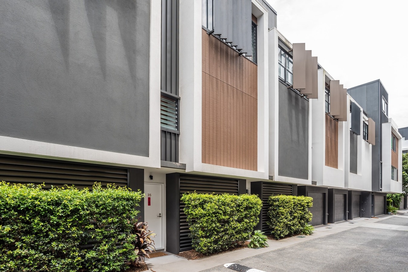 Westend high-end 3 bedroom Townhouse Next to River 18 Serain Residences