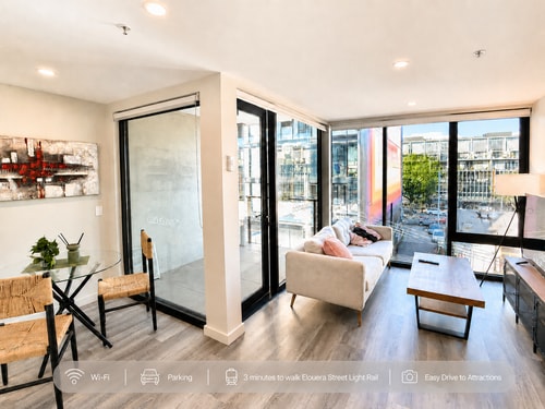 Vibrant 1BR Stay in Braddon | Parking | Near Tram 0 Serain Residences