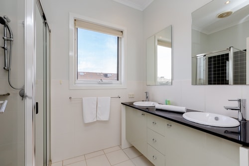 3 bedroom Townhouse next to River East Melbourne 14 Serain Residences