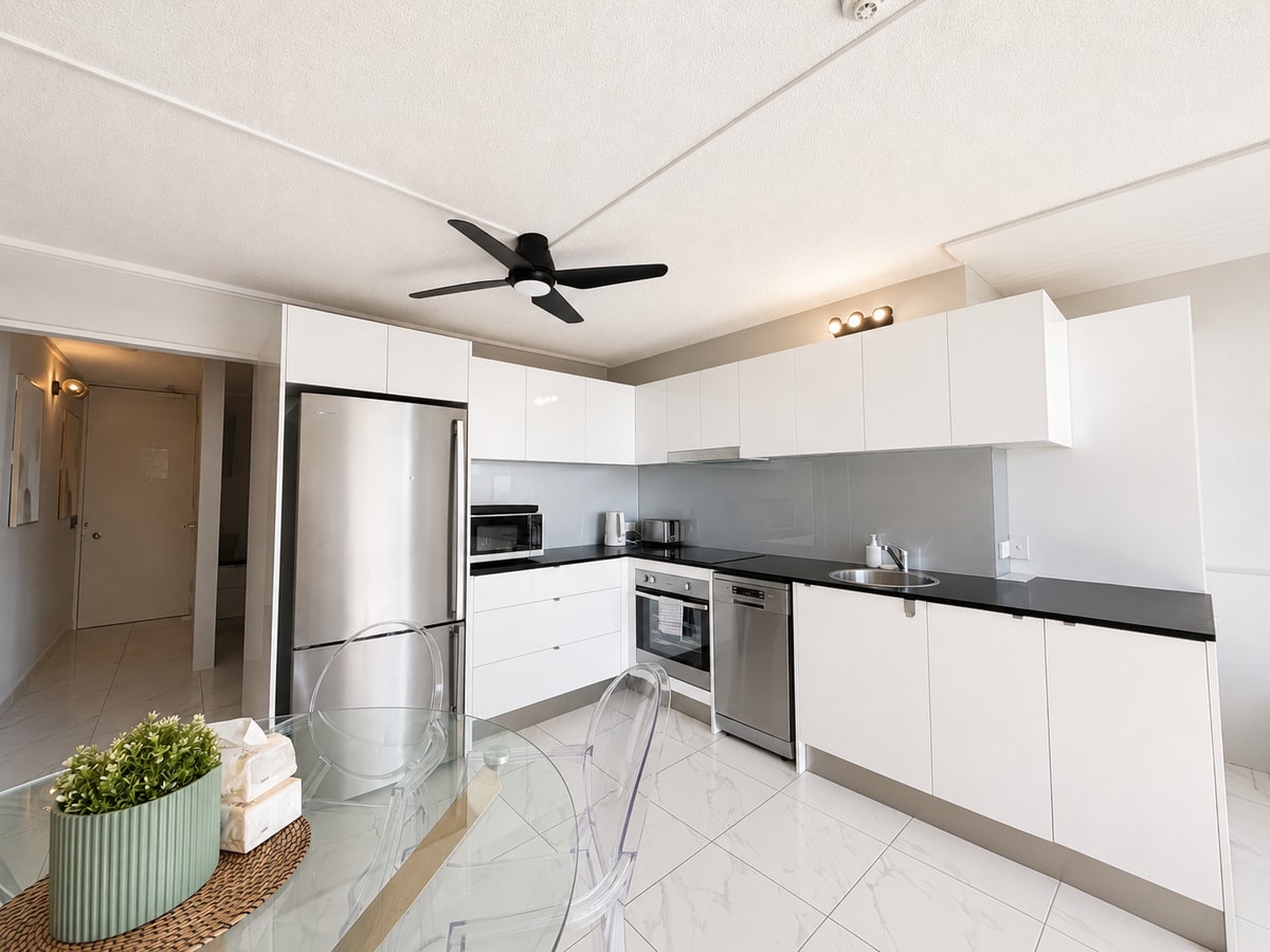 Beachside Ocean View 1BR Apartment Central Surfers 11 Serain Residences