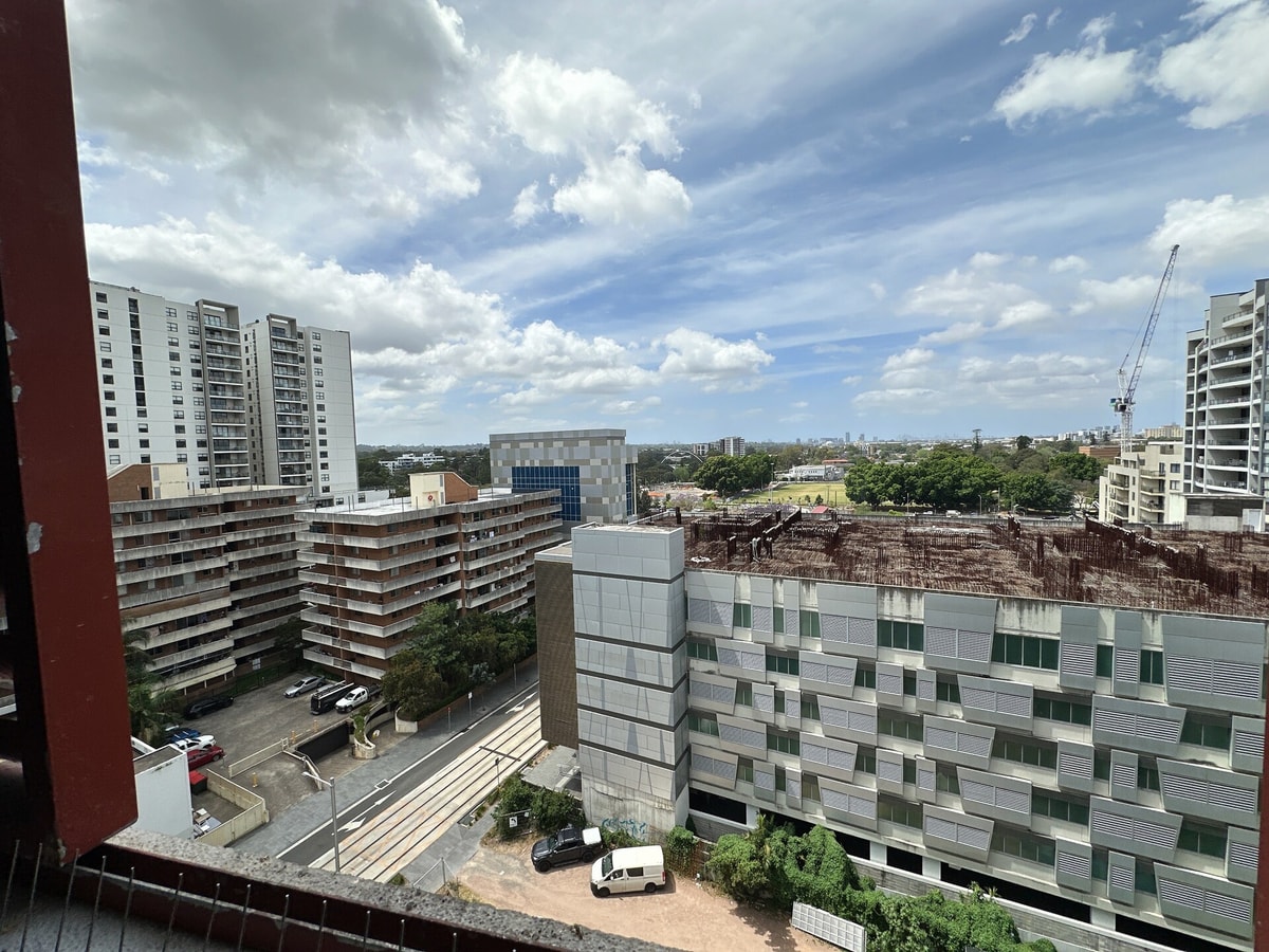 Cozy 2-Bedroom Apt 6 minutes to Paramatta Train 3 Serain Residences