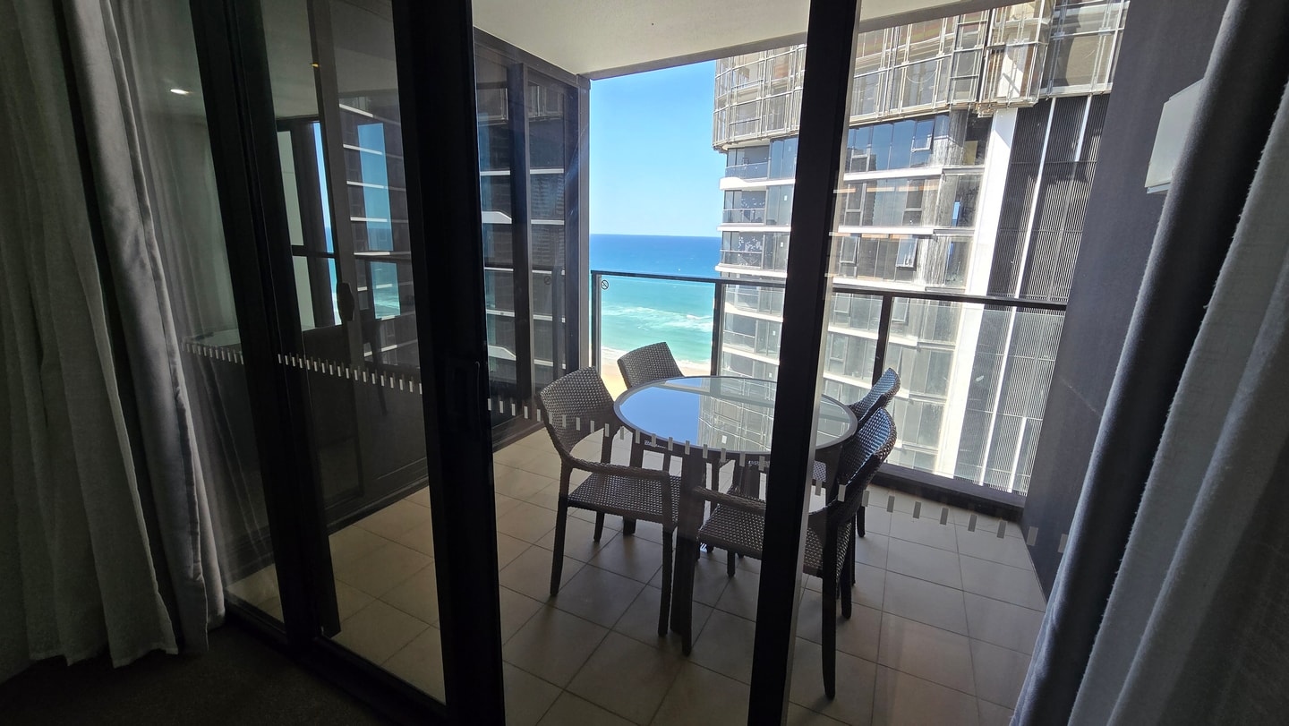 Sea Side Comfortable Apartment in Surfers Paradise 22 Serain Residences