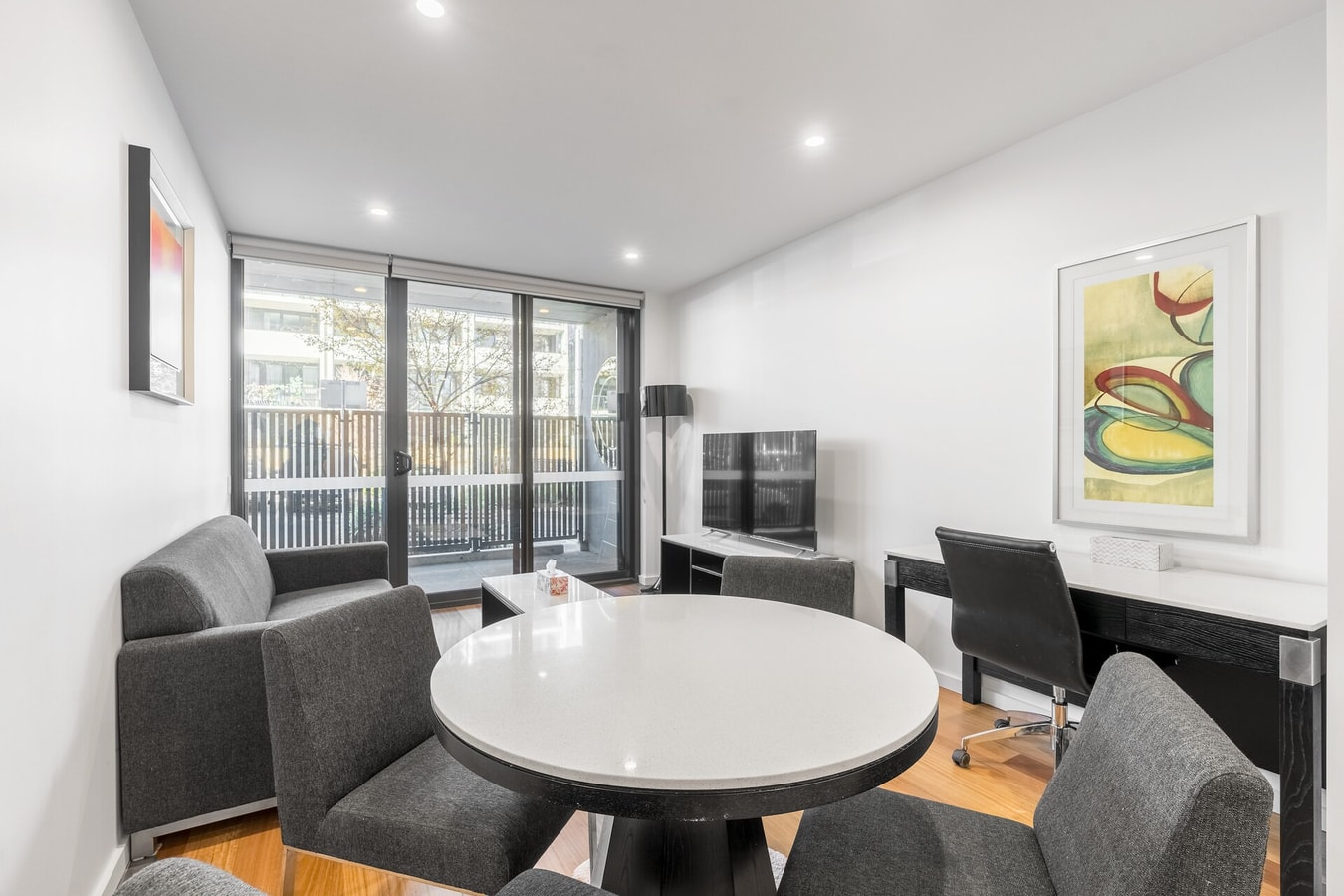 Cozy and Central Located 2BDR Apartment w/Parking 5 Serain Residences
