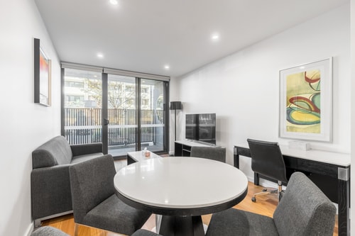 Cozy and Central Located 2BDR Apartment w/Parking 5 Serain Residences