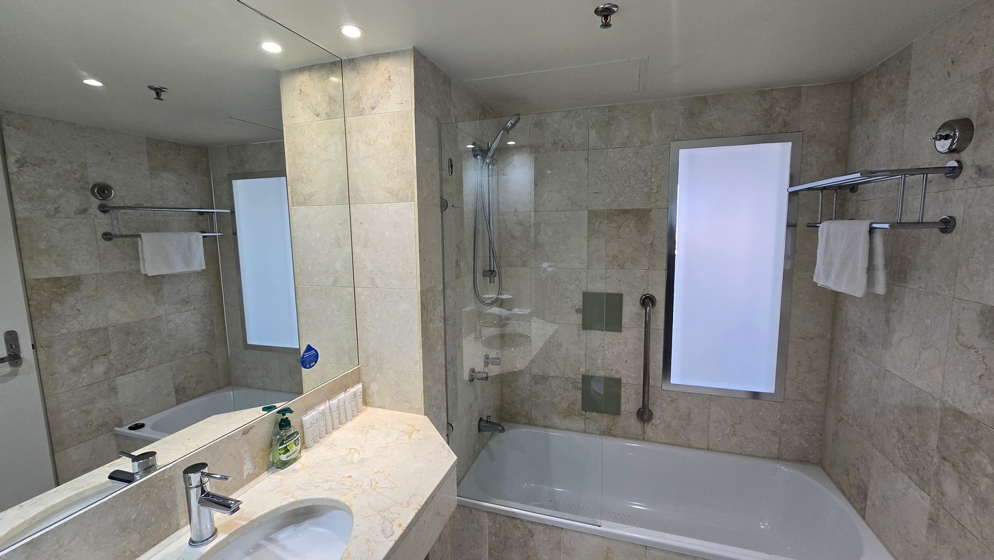 Centre Location 2 Double-bed Hotel Room in Surfers 9 Serain Residences
